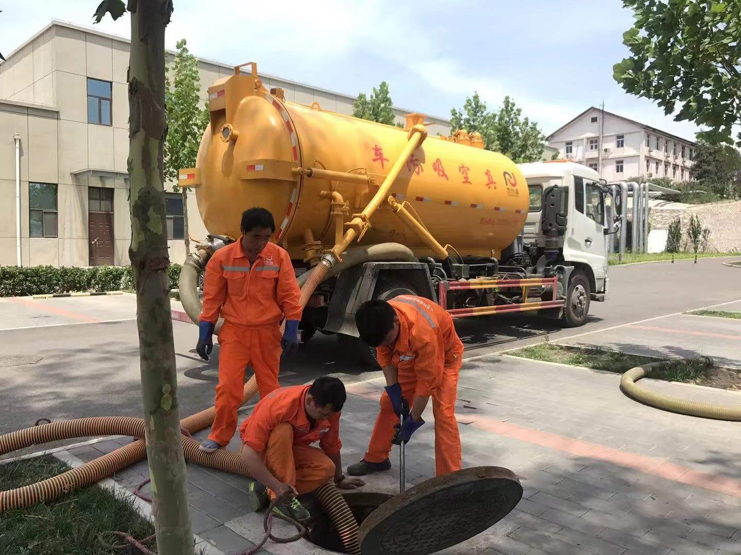 荣县化粪池清理与5-8吨吸粪车施工效率分析